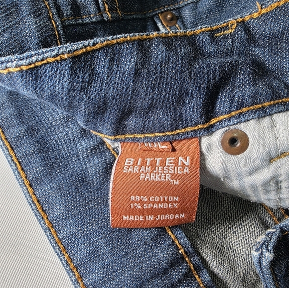 Bitten Denim Jean Shorts By Sarah Jessica Parker- Size 10 - Picture 4 of 7